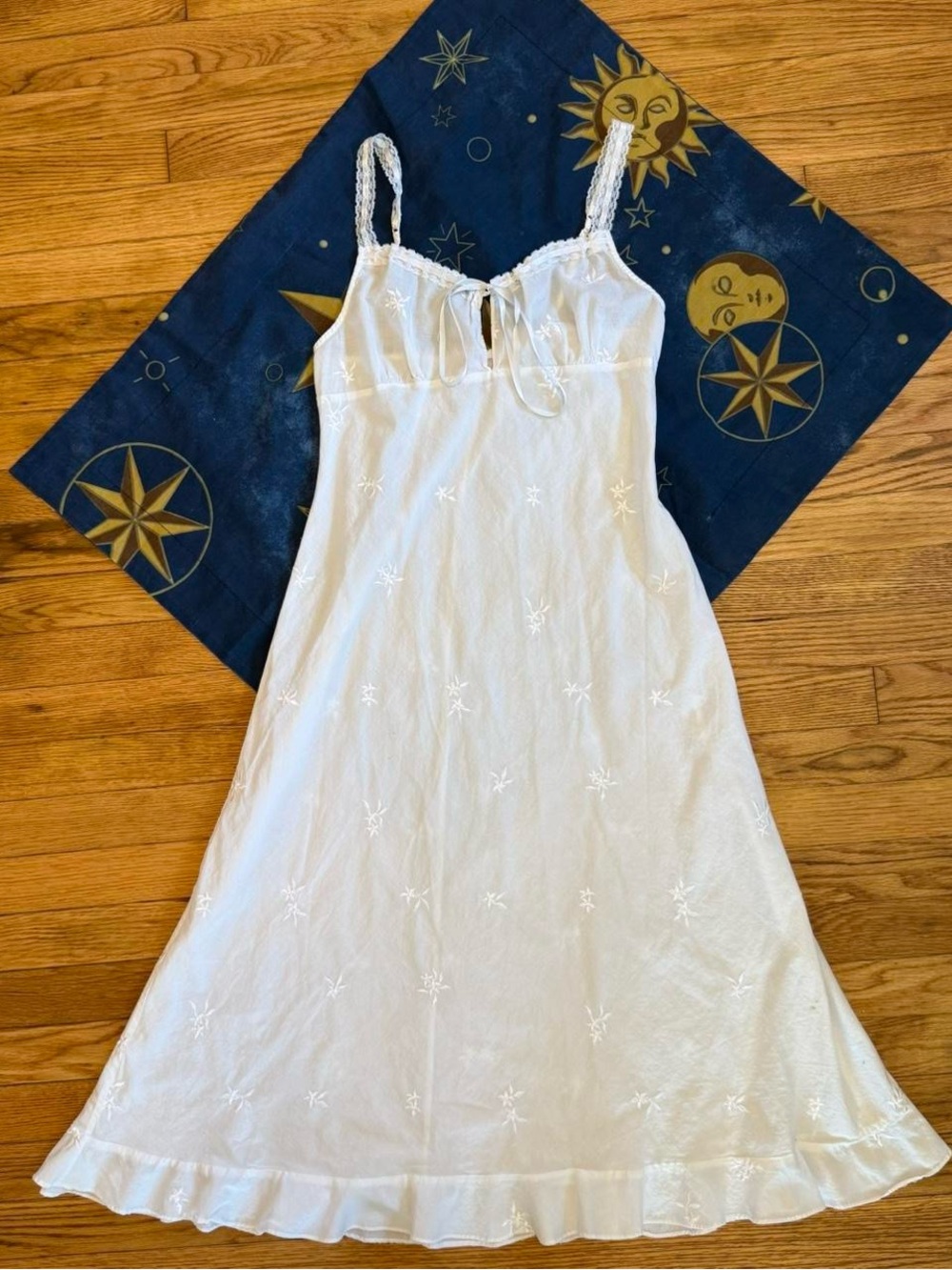 Vintage Victoria’s Secret white cotton embroidered nightgown
